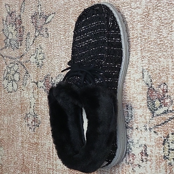 Hey Dude Women's Britt Boucle Black & White w Metallic Thread Ankle Boot Size 8 - Picture 2 of 10